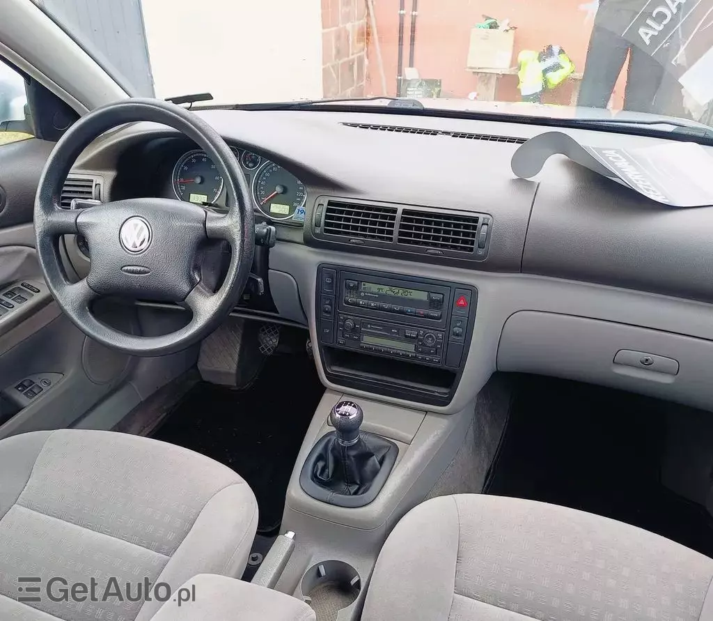 VOLKSWAGEN Passat 1.6 (102 KM)