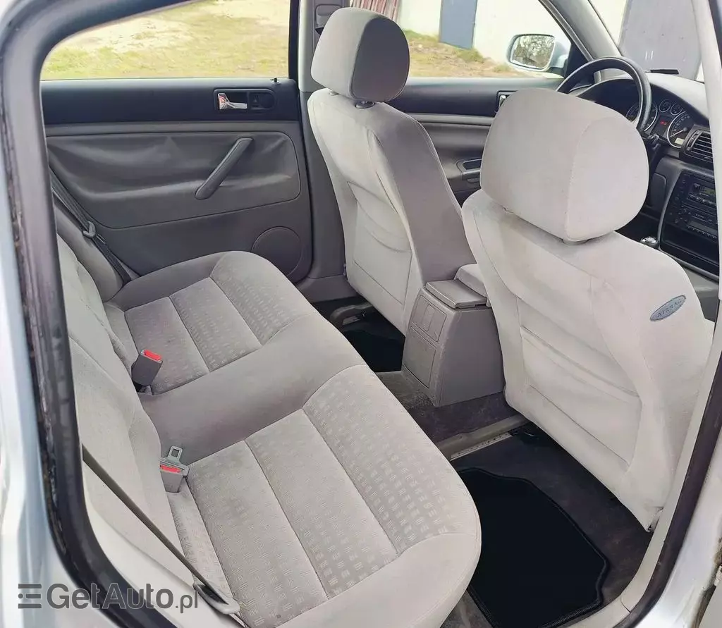 VOLKSWAGEN Passat 1.6 (102 KM)