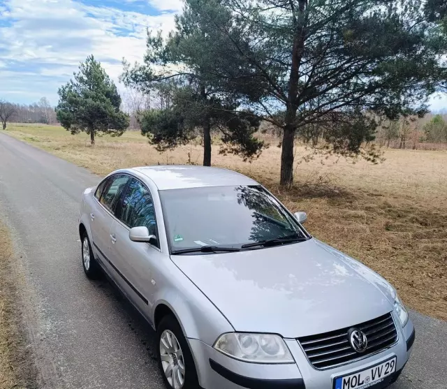 VOLKSWAGEN Passat 1.6 (102 KM)