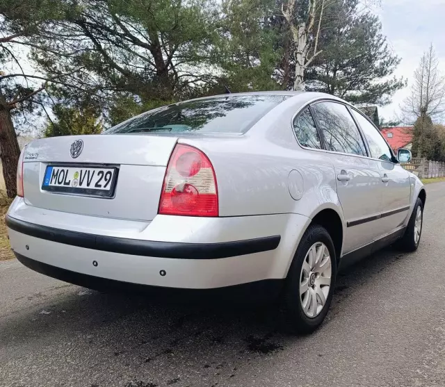 VOLKSWAGEN Passat 1.6 (102 KM)