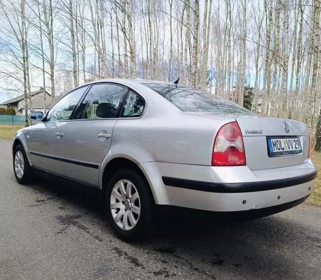 VOLKSWAGEN Passat 1.6 (102 KM)