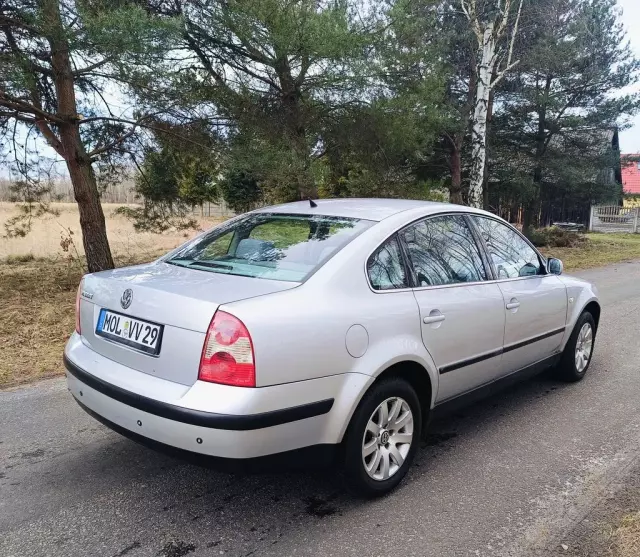 VOLKSWAGEN Passat 1.6 (102 KM)