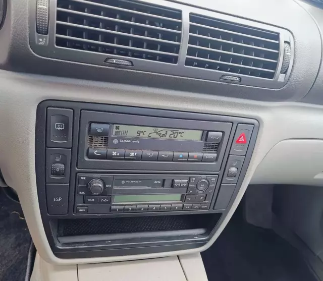 VOLKSWAGEN Passat 1.6 (102 KM)