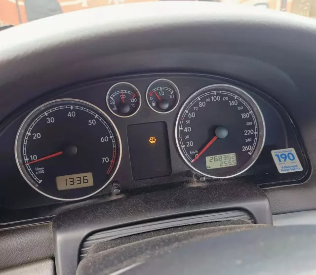 VOLKSWAGEN Passat 1.6 (102 KM)