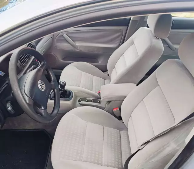 VOLKSWAGEN Passat 1.6 (102 KM)