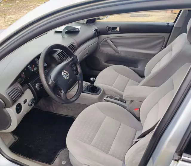 VOLKSWAGEN Passat 1.6 (102 KM)