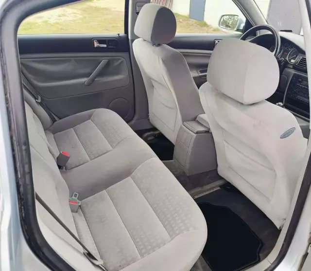 VOLKSWAGEN Passat 1.6 (102 KM)