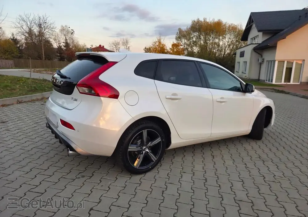 VOLVO V40 T3 Geartronic RDesign
