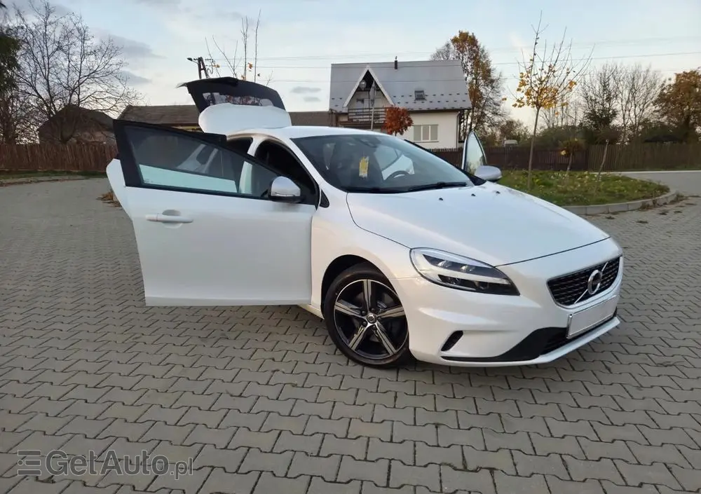 VOLVO V40 T3 Geartronic RDesign