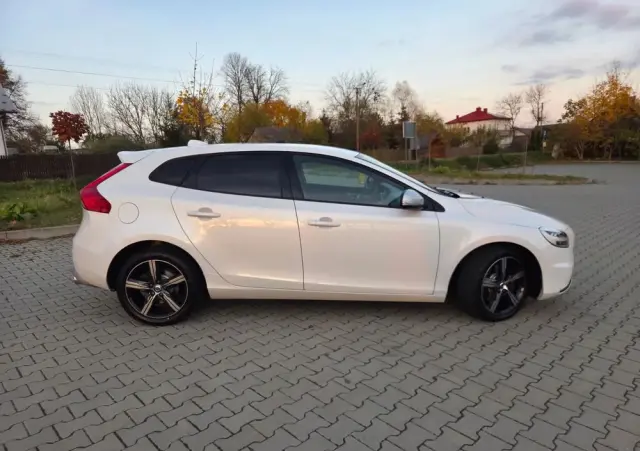 VOLVO V40 T3 Geartronic RDesign