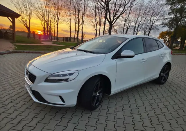 VOLVO V40 T3 Geartronic RDesign