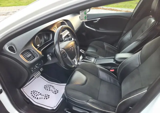 VOLVO V40 T3 Geartronic RDesign