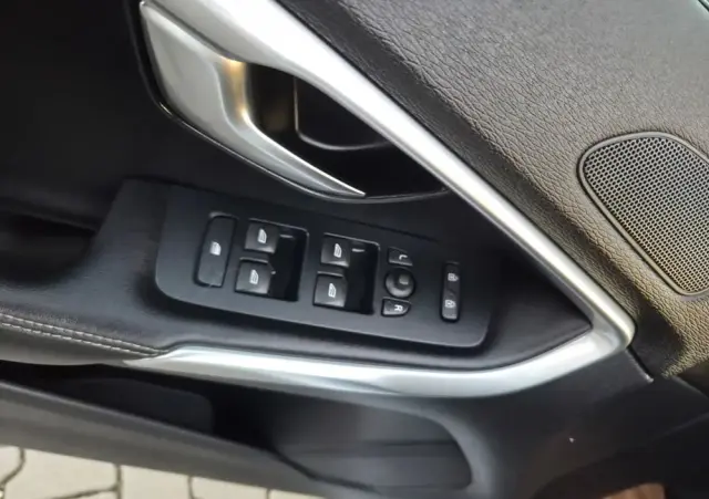 VOLVO V40 T3 Geartronic RDesign