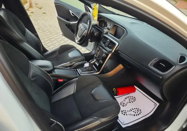 VOLVO V40 T3 Geartronic RDesign