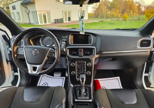 VOLVO V40 T3 Geartronic RDesign