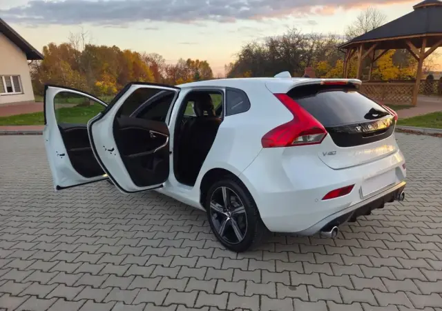 VOLVO V40 T3 Geartronic RDesign