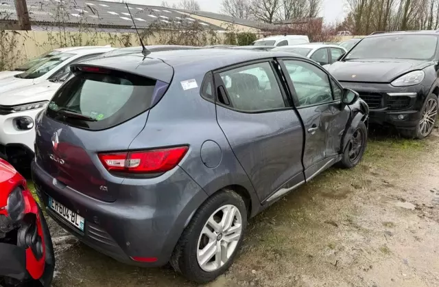 RENAULT Clio 