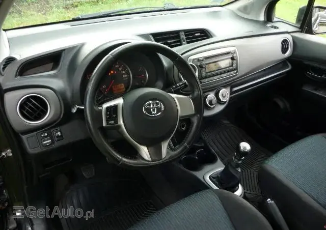 TOYOTA Yaris 1.4 D-4D Premium