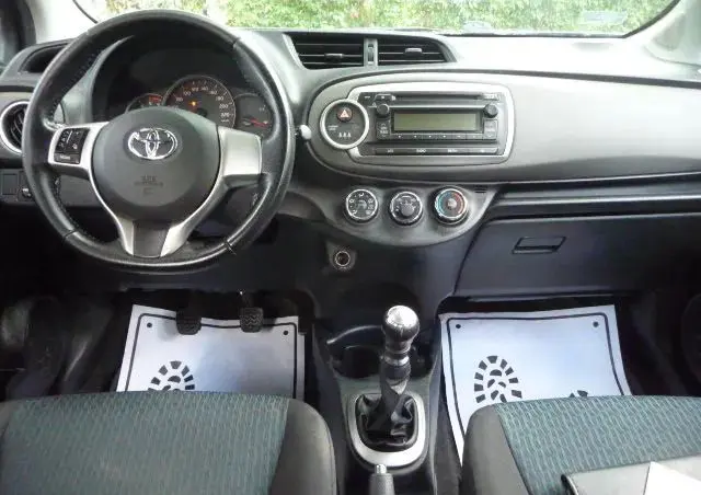 TOYOTA Yaris 1.4 D-4D Premium