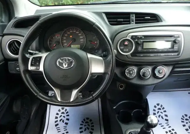 TOYOTA Yaris 1.4 D-4D Premium