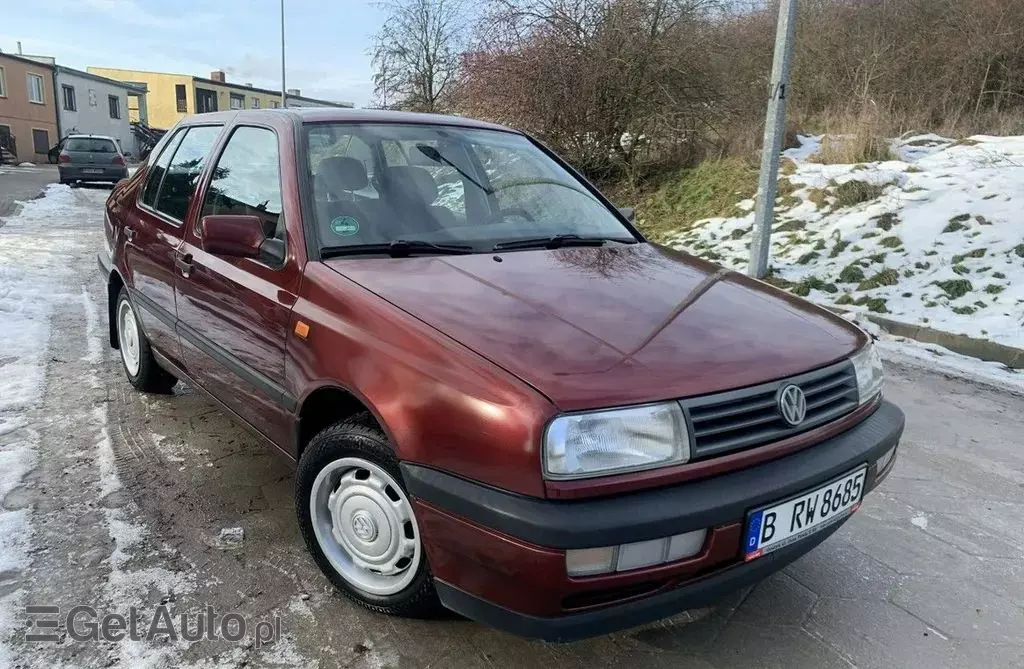 VOLKSWAGEN Vento 