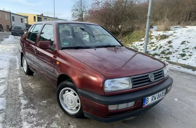 VOLKSWAGEN Vento 