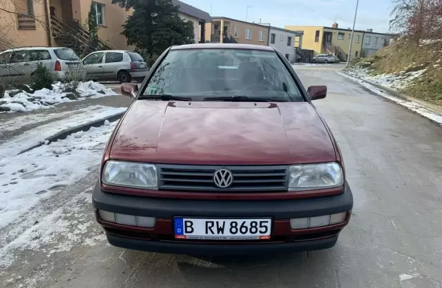 VOLKSWAGEN Vento 