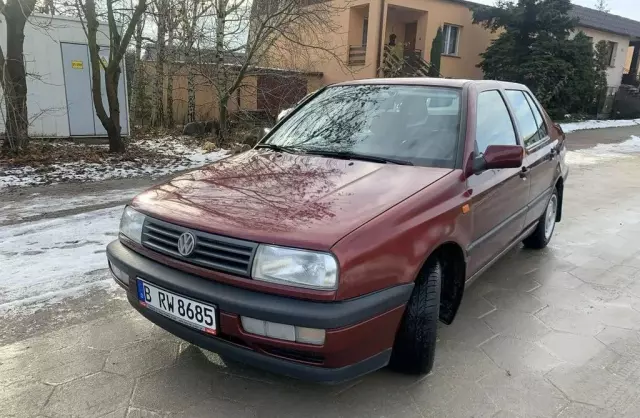 VOLKSWAGEN Vento 