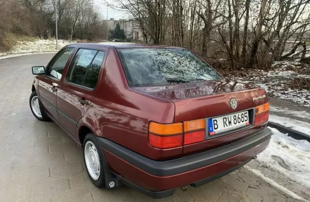 VOLKSWAGEN Vento 