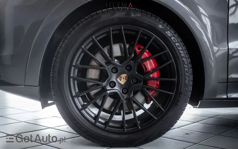 PORSCHE Cayenne GTS