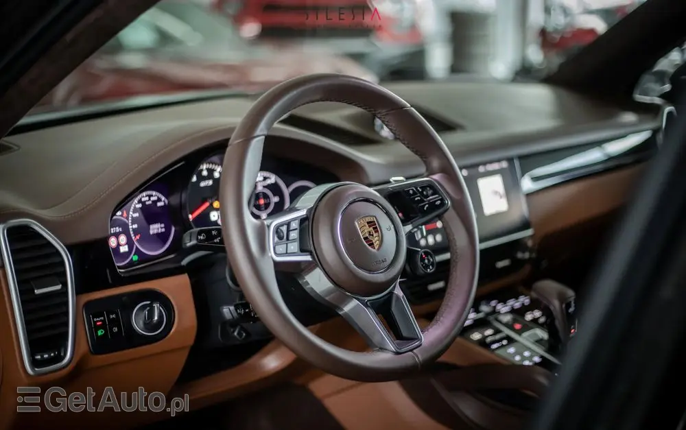 PORSCHE Cayenne GTS
