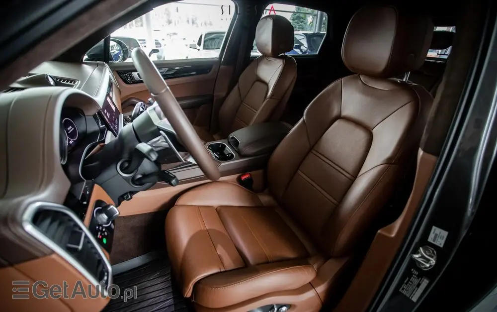 PORSCHE Cayenne GTS