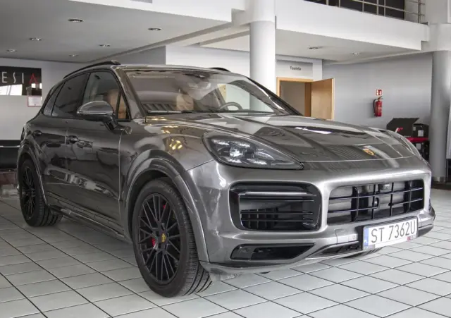 PORSCHE Cayenne GTS