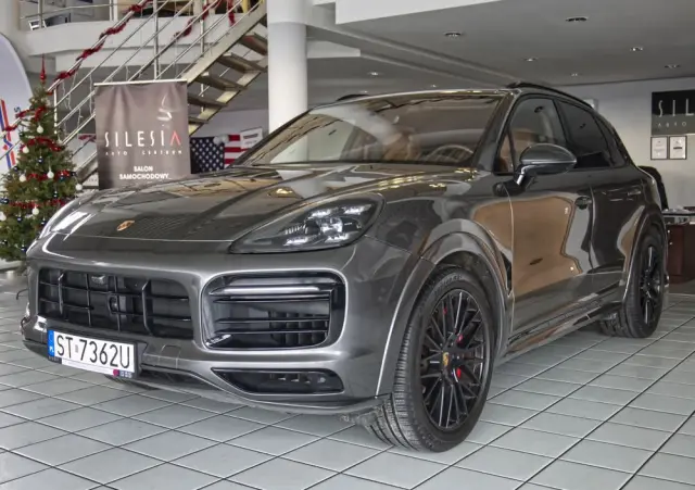 PORSCHE Cayenne GTS