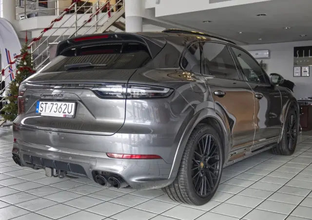 PORSCHE Cayenne GTS