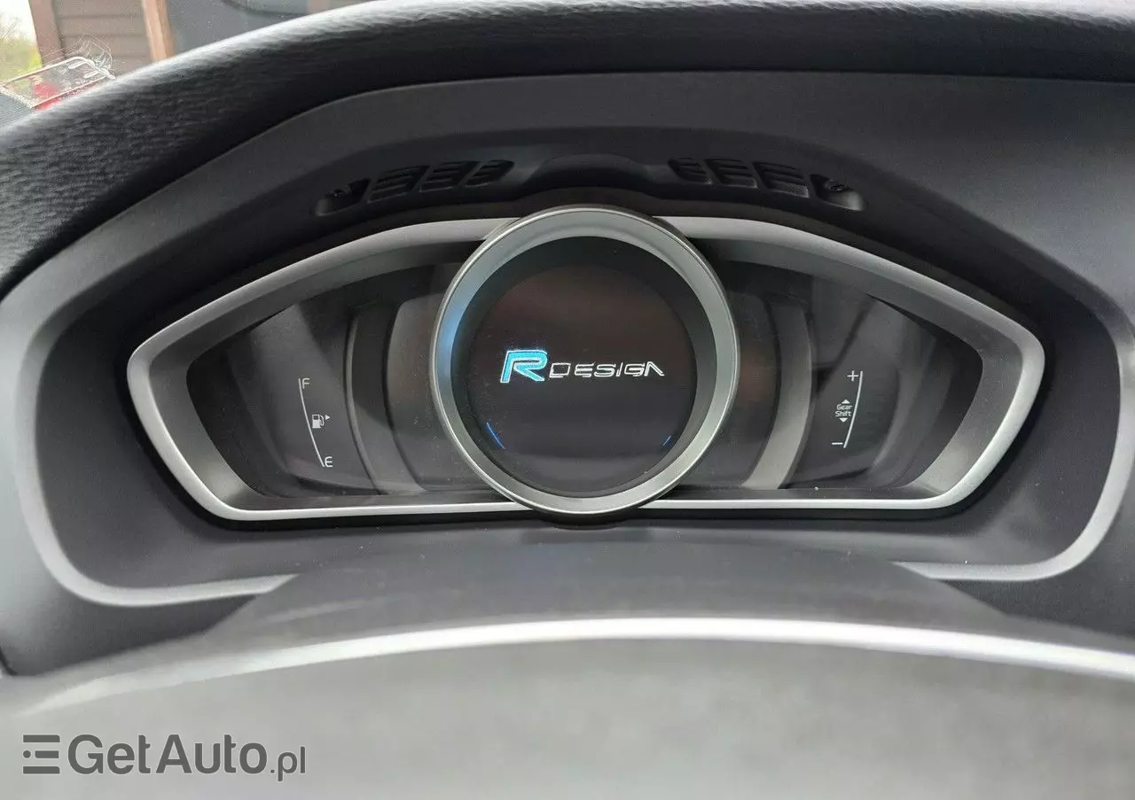 VOLVO V40 D2 RDesign