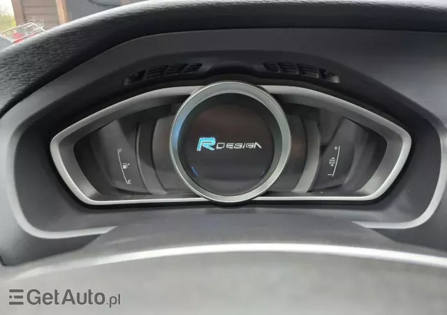 VOLVO V40 D2 RDesign