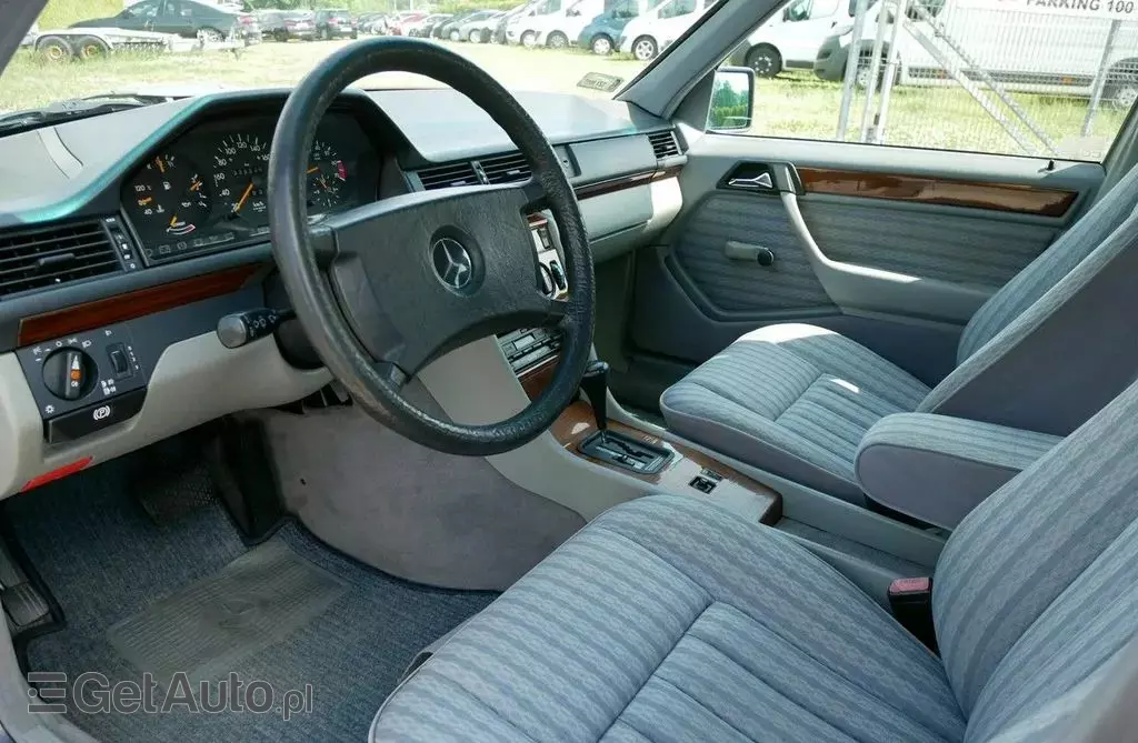 MERCEDES-BENZ W124 