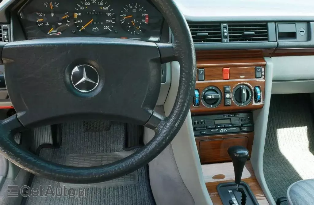 MERCEDES-BENZ W124 