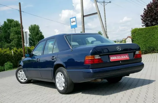 MERCEDES-BENZ W124 