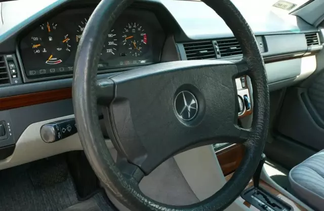 MERCEDES-BENZ W124 