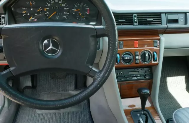 MERCEDES-BENZ W124 