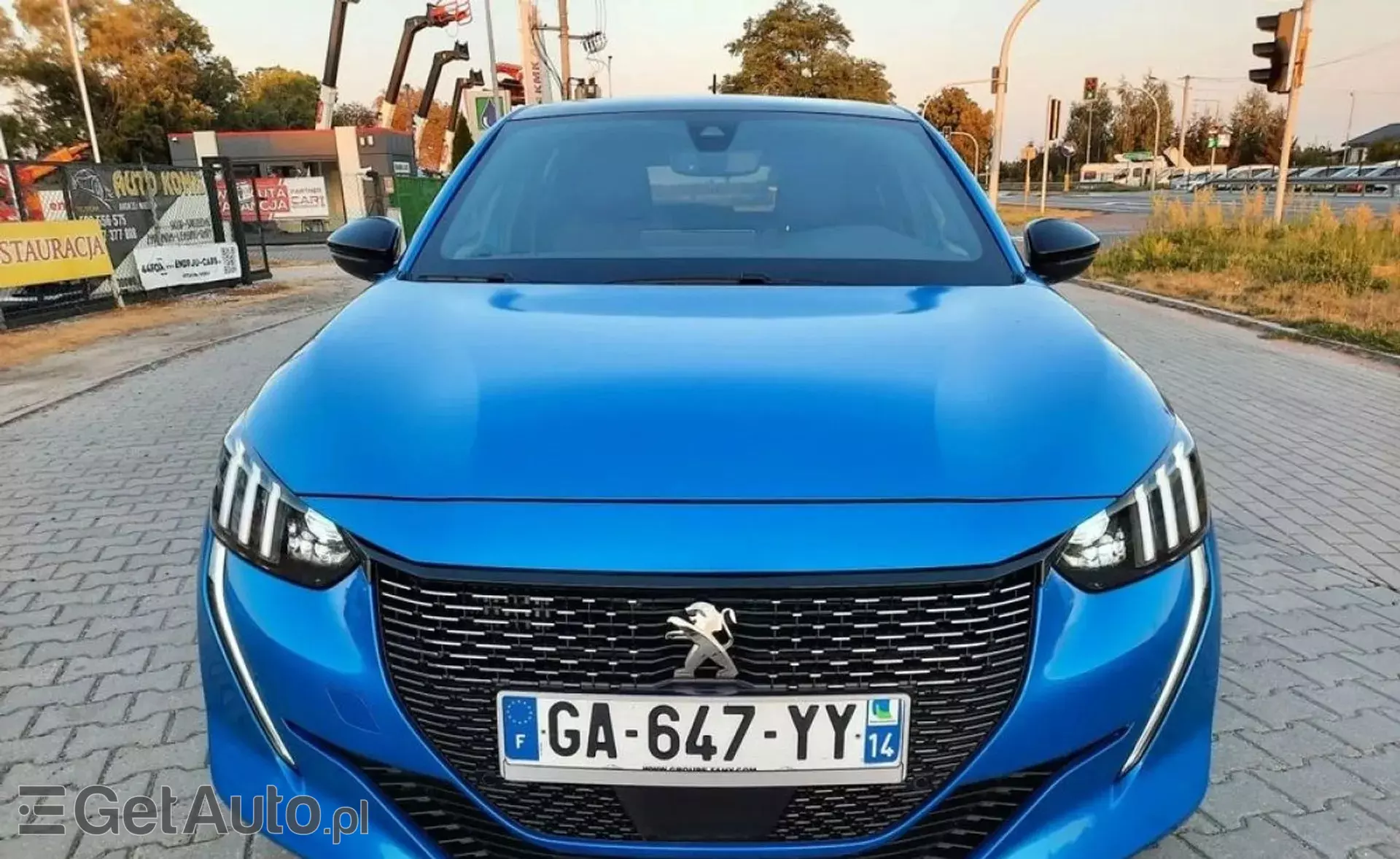 PEUGEOT 208 
