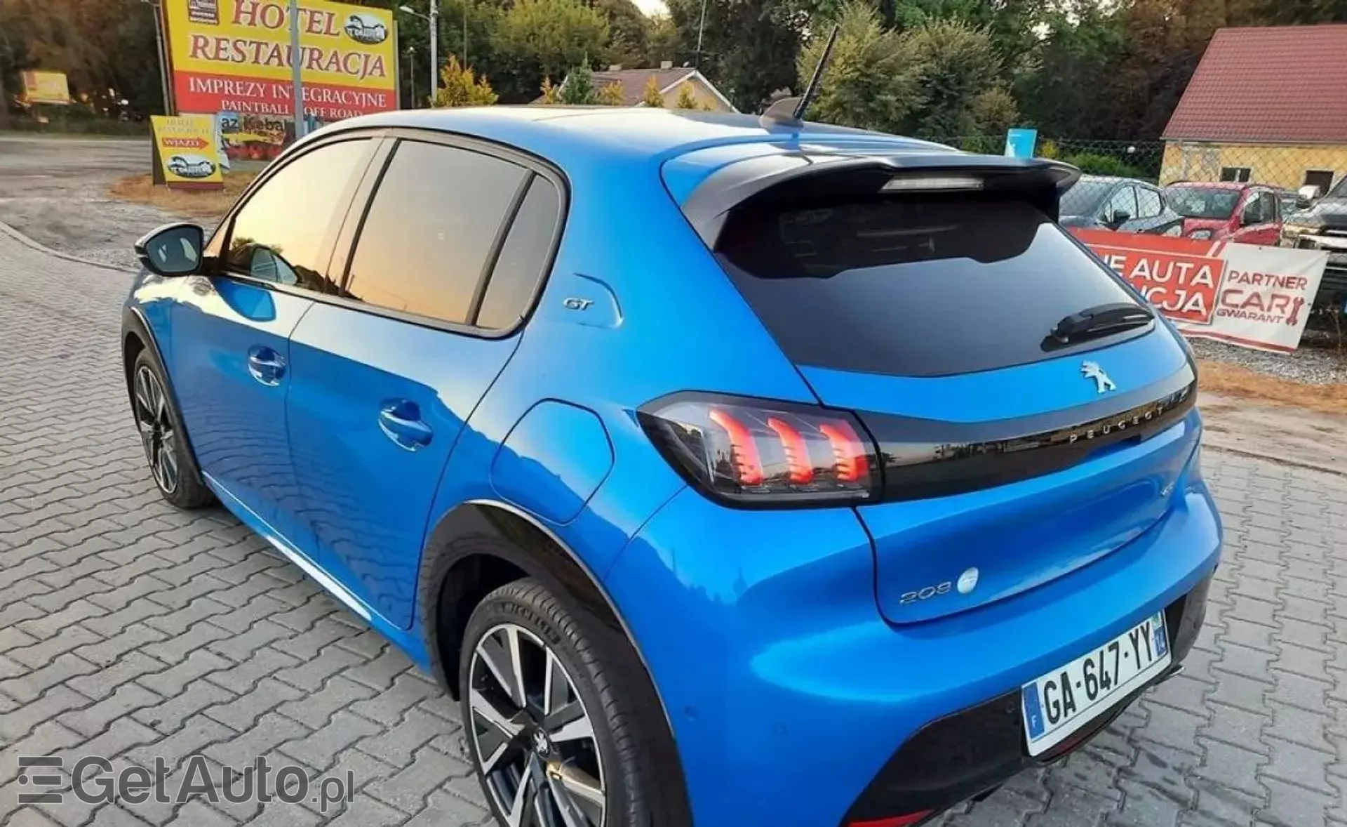 PEUGEOT 208 