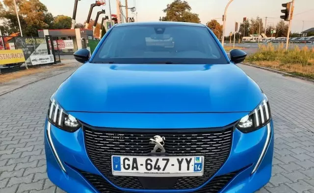 PEUGEOT 208 