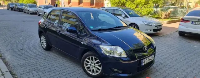 TOYOTA Auris 