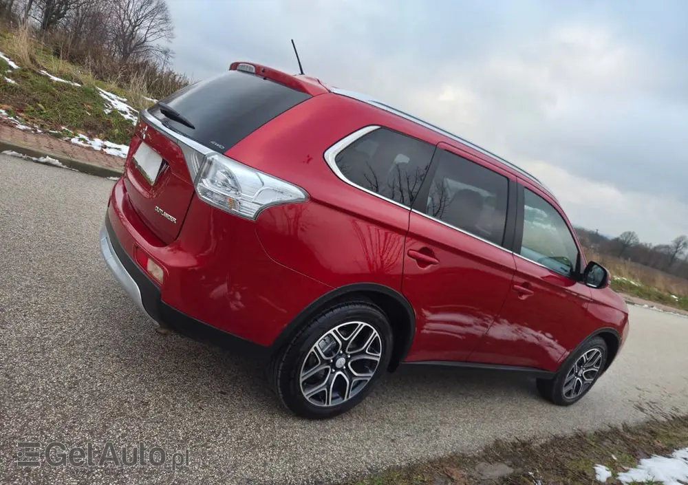 MITSUBISHI Outlander 2.2 DI-D 4WD Plus