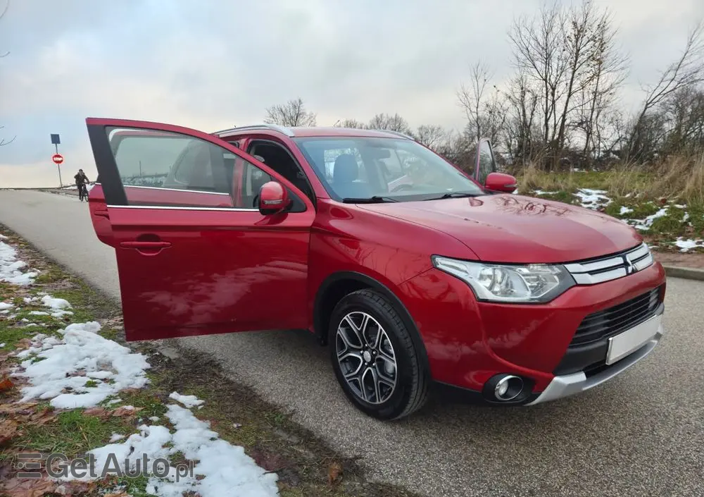 MITSUBISHI Outlander 2.2 DI-D 4WD Plus