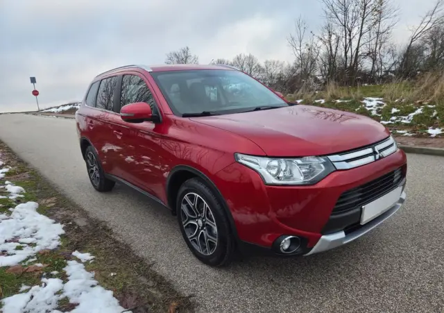 MITSUBISHI Outlander 2.2 DI-D 4WD Plus