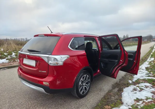 MITSUBISHI Outlander 2.2 DI-D 4WD Plus